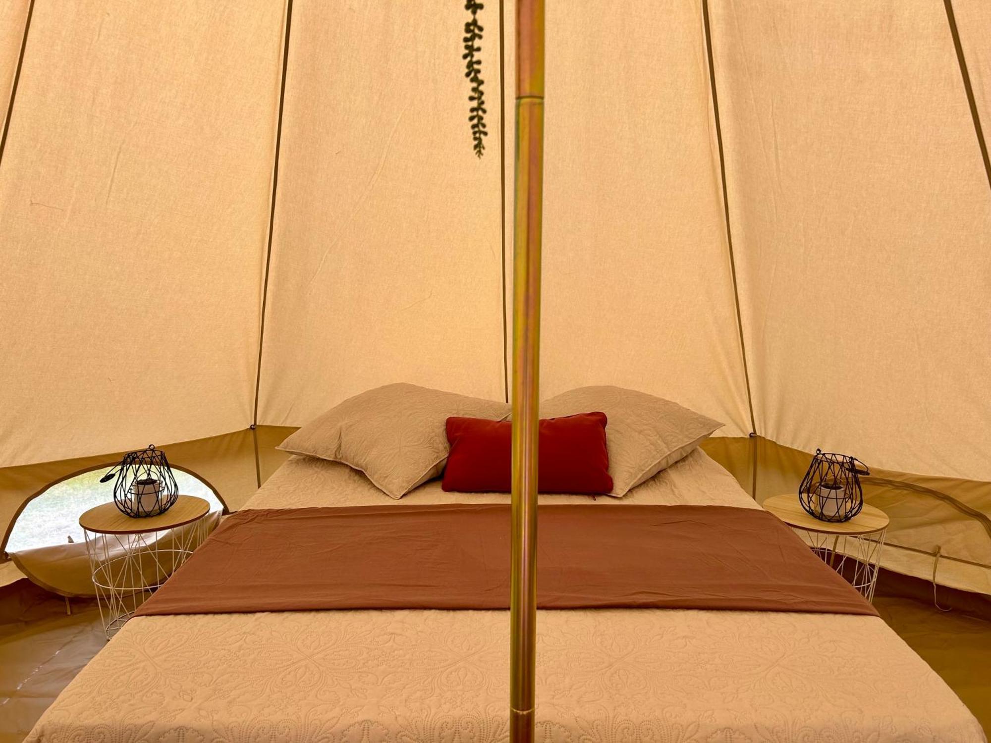 Chambre Au Jardin Tente De Charme Eguzon-Chantome Ngoại thất bức ảnh