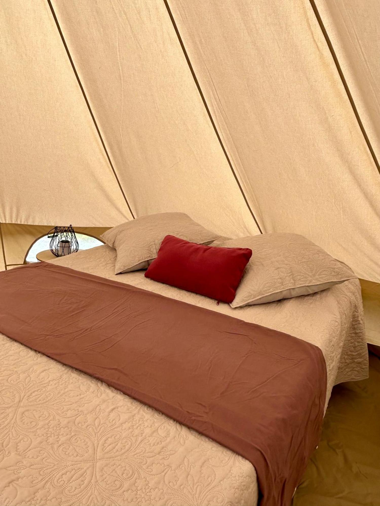 Chambre Au Jardin Tente De Charme Eguzon-Chantome Ngoại thất bức ảnh
