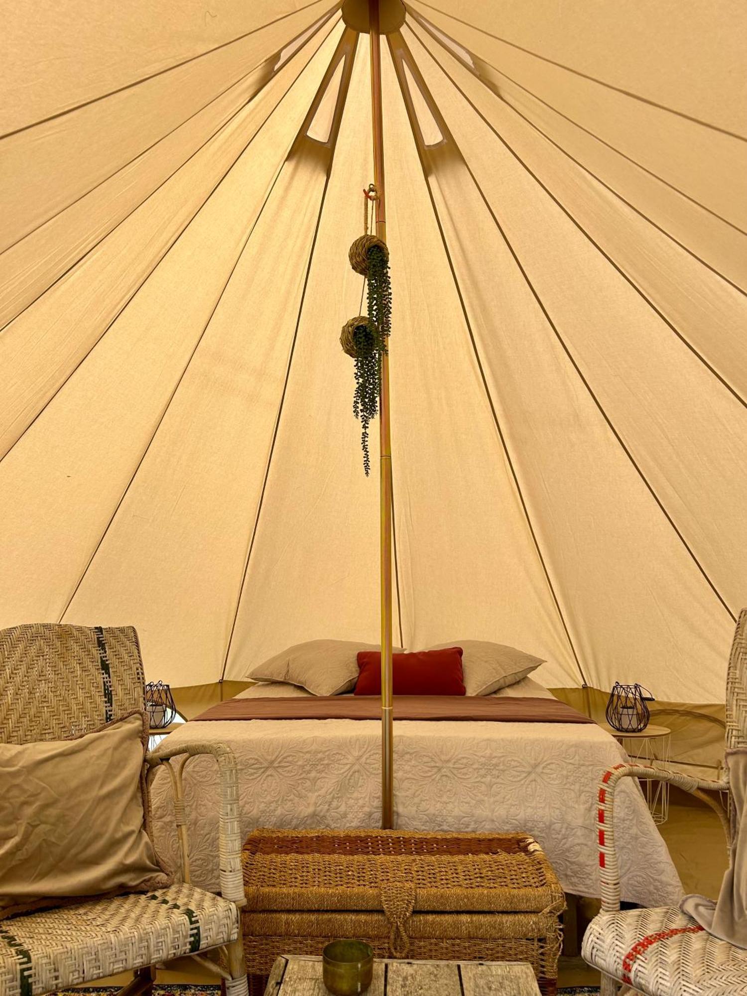 Chambre Au Jardin Tente De Charme Eguzon-Chantome Ngoại thất bức ảnh