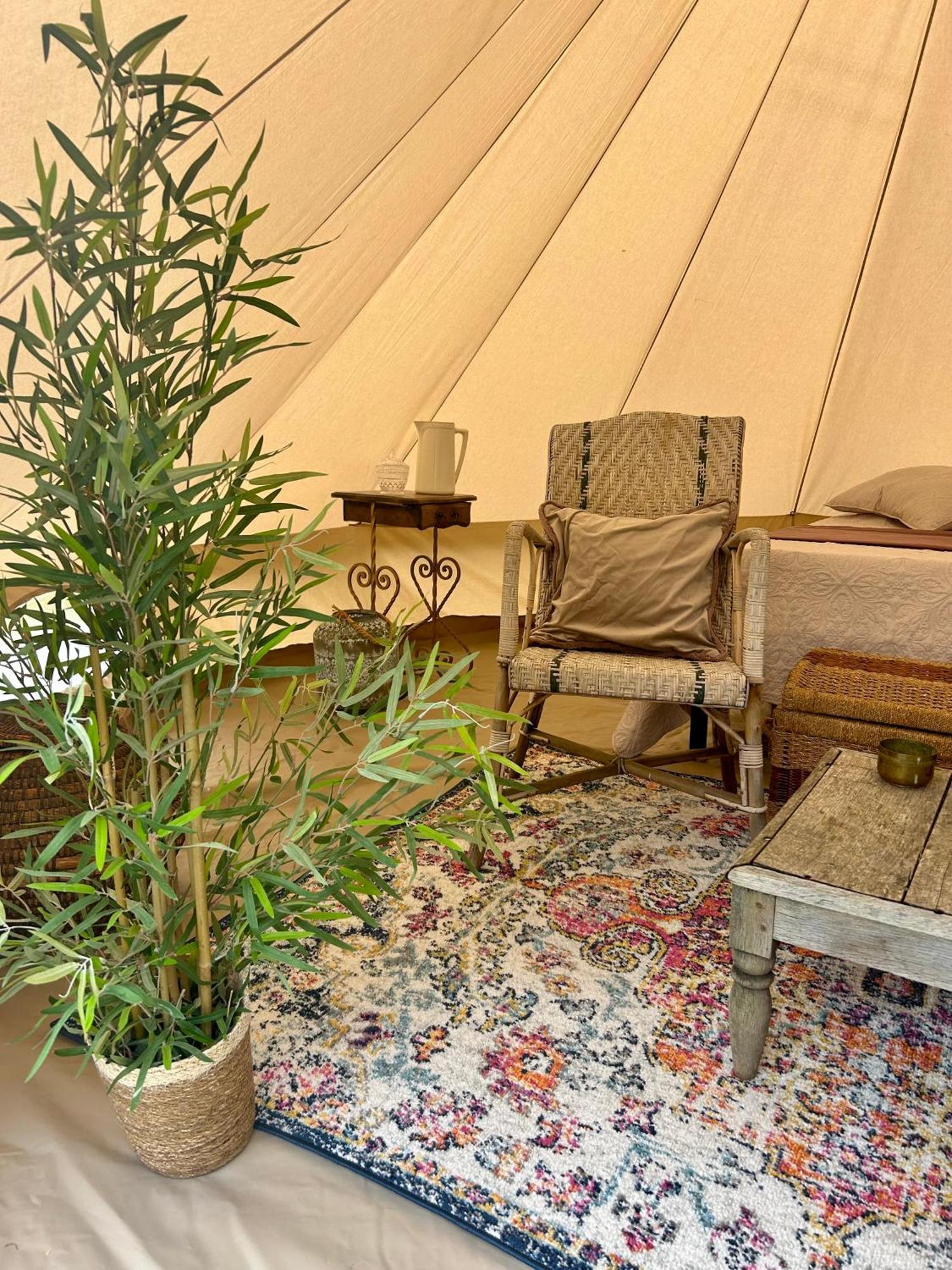 Chambre Au Jardin Tente De Charme Eguzon-Chantome Ngoại thất bức ảnh